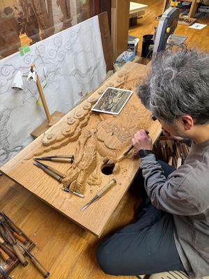 富山県にあるBed and craftの彫刻をテーマにした宿とデザインを担当した職人さんの工房2