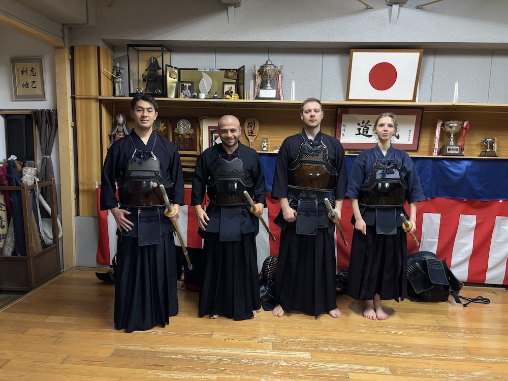 剣道体験を楽しむ訪日客