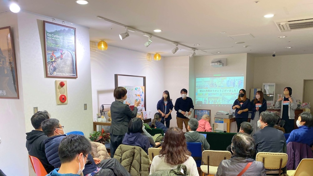 ワンダーコンパス別府のインターン発表会の様子