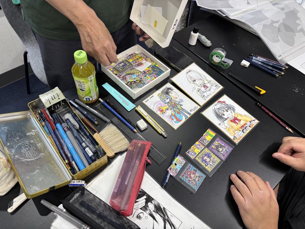 体験を通して先生のファンになり、作品を購入するゲストが多い