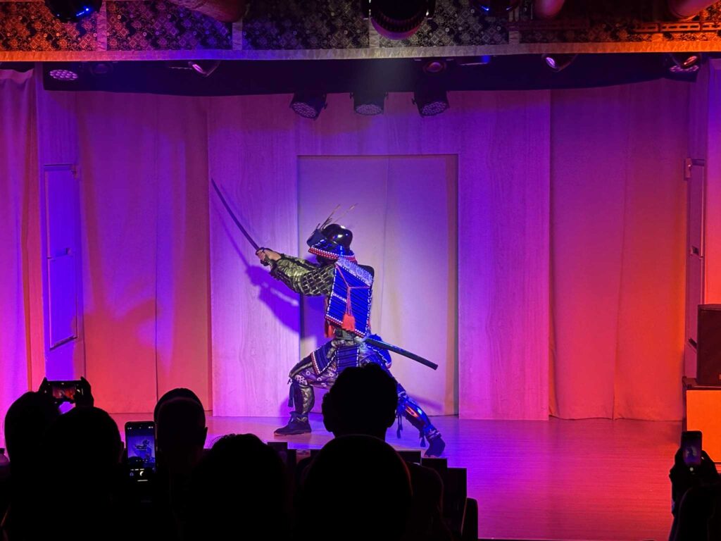 観客が期待する「クールジャパン」が目の前で繰り広げられる