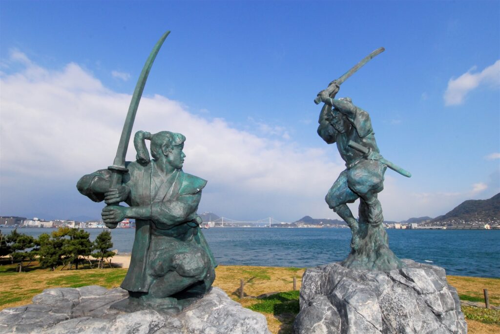 関門海峡に浮かぶ周囲1.6kmほどの小さな島「巌流島」も、関門海峡エリアの重要な観光資源だ