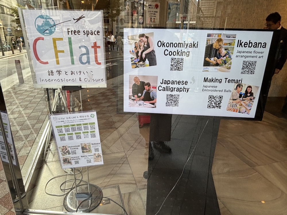 ホテルの朝食会場を活用し、訪日客向けのさまざまな体験ツアーが行われている