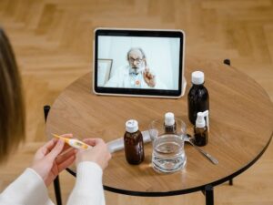 訪日客の“医療不安”にどう備える？　宿泊・観光現場を支える、新しいインフラ