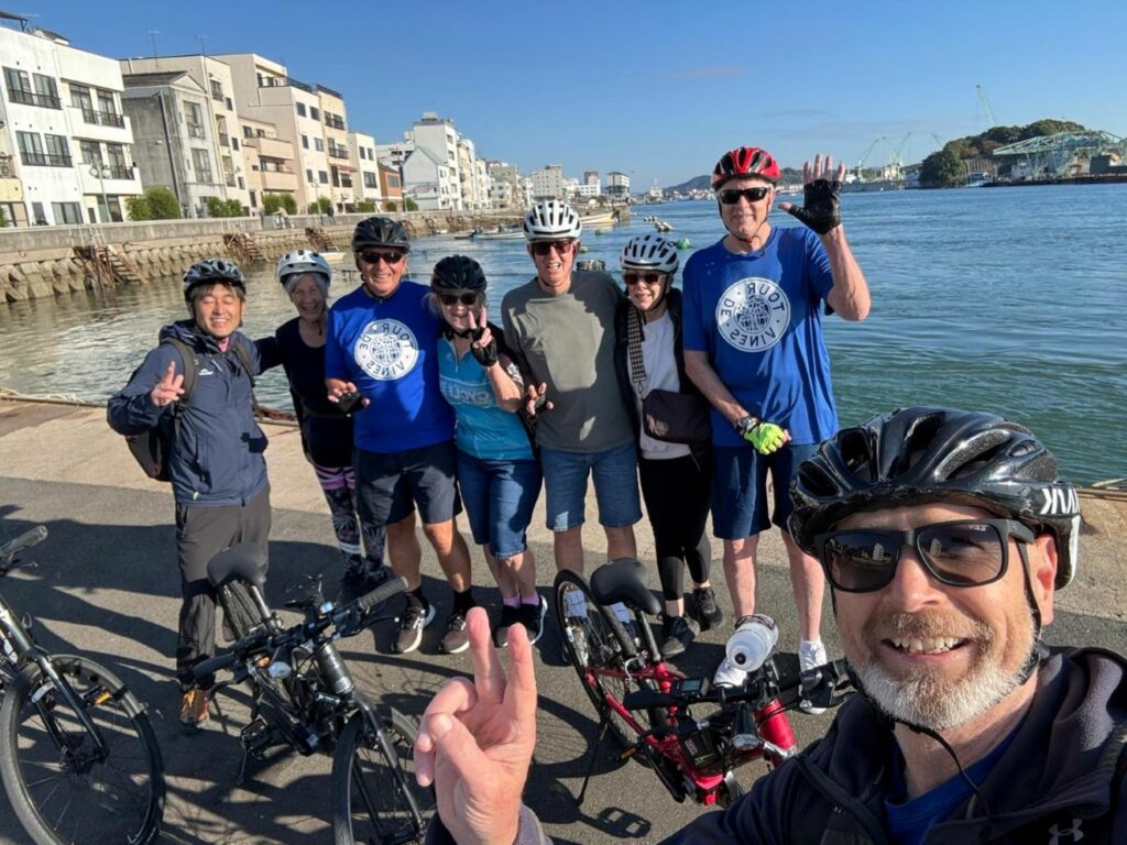 オーストラリアから広島を訪れた6人のサイクリスト