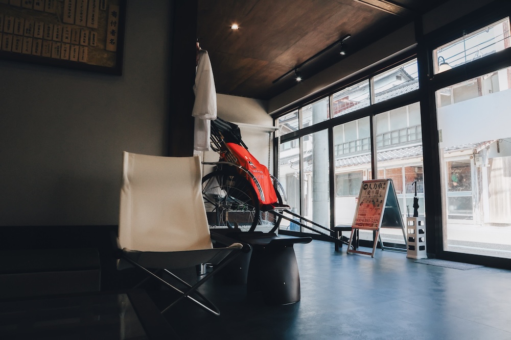 観光の合間にひと息つけるラウンジスペース。人力車のゲストに好評