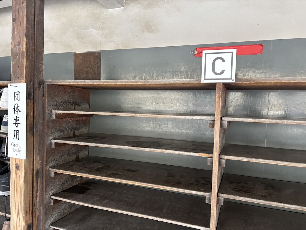 二条城の団体専用の下駄箱