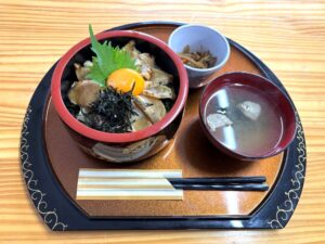 輪島ふぐを使った「ふぐ炙り漬け丼」