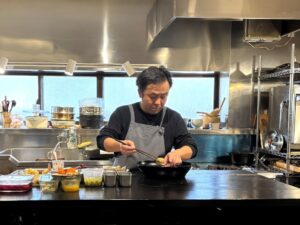 京都の懐石料理店で修行後、金沢で独立。その後、新潟でオーベルジュの総料理長を経て、杣径の料理人となった北崎裕氏