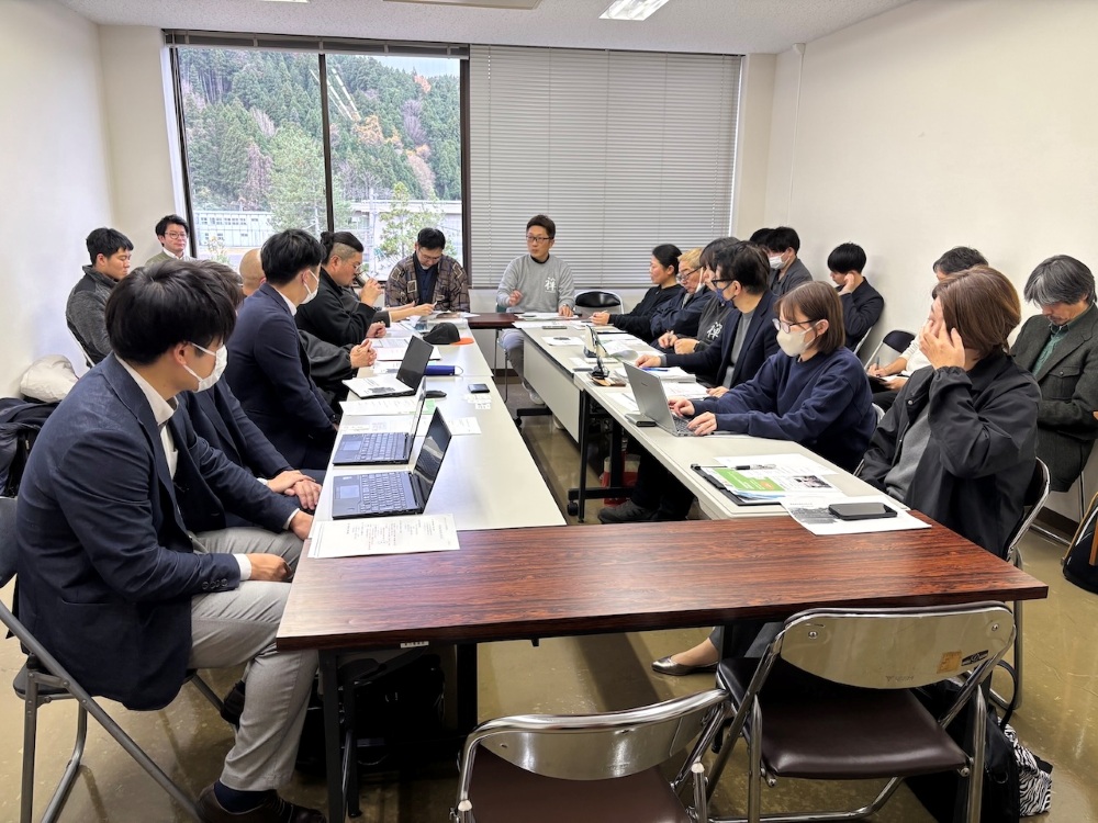 門前町観光復興プラットフォーム会議の様子。中央右側が下口十吾氏