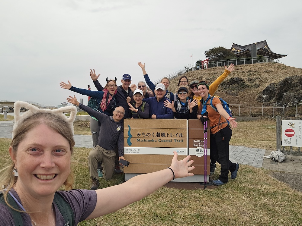 ツアー最終日はハロウィン。地元の店での交流も自然に生まれる