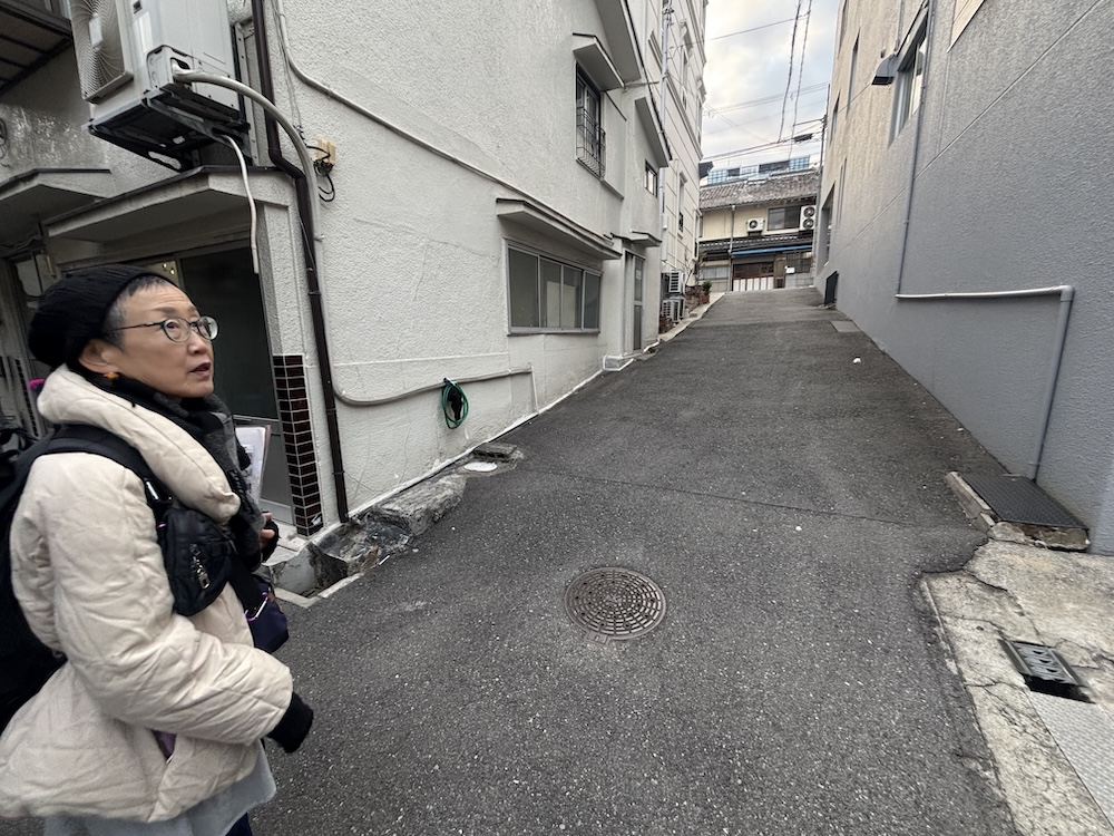 大阪城の”空堀”を歩きます