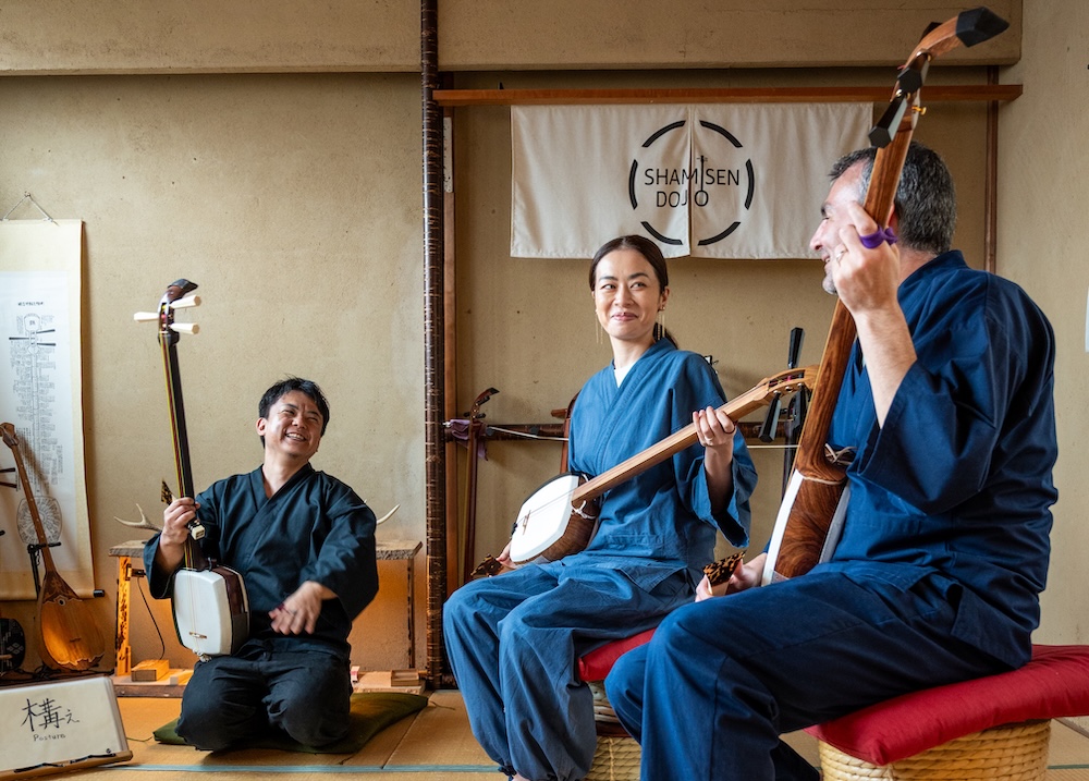 三味線道場での体験の様子