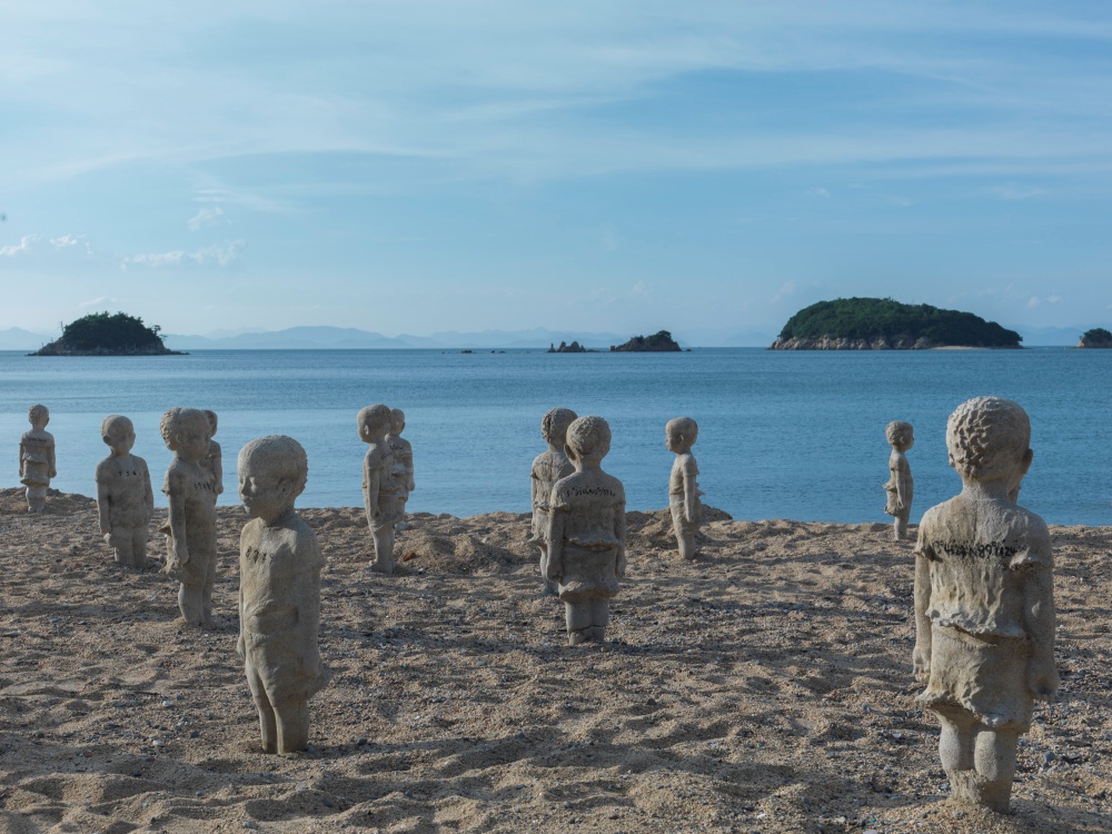 今瀧さんが制作に関わった作品 リン・シュンロン(林舜龍)「国境を越えて・潮」（Photo: Yasushi Ichikawa）